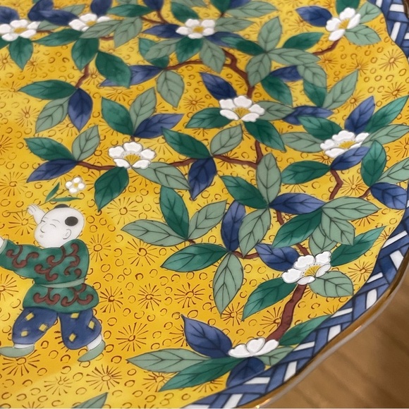 Arita Ware Shozan Karako 7.5” Scallop Gold Trim Plate - Picture 4 of 10